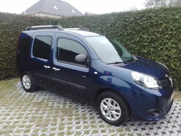 Frachtführer Kleintransporter Renault Kangoo in Muno Belgien